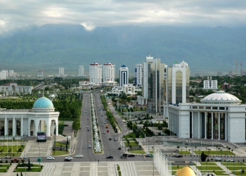 Turkmenistan - Ashgabat: view from the Arch of Neutrality - looking SW towards the Kopet Dag mountain range - photo by G.Karamyanc