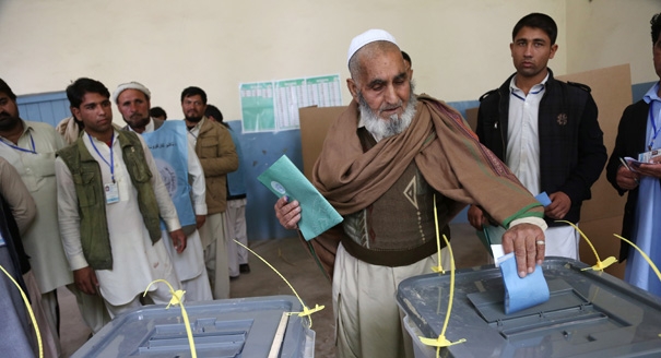 An Afghan man casts his vote at a polling station in Jalalabad, east of Kabul, Afghanistan, Saturday, April 5, 2014. Afghan voters lined up for blocks at polling stations nationwide on Saturday, defying a threat of violence by the Taliban to cast ballots in what promises to be the nation's first democratic transfer of power. (AP Photo/Rahmat Gul)