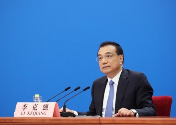 新华社照片，北京，2020年5月28日
    李克强出席记者会并回答中外记者提问
    5月28日，国务院总理李克强在北京人民大会堂出席记者会并回答中外记者提问。
    新华社记者 姚大伟 摄