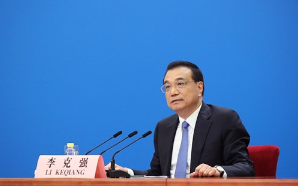 新华社照片，北京，2020年5月28日
    李克强出席记者会并回答中外记者提问
    5月28日，国务院总理李克强在北京人民大会堂出席记者会并回答中外记者提问。
    新华社记者 姚大伟 摄