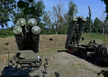 FILE PHOTO: Russian S-400 missile air defence systems are seen during a training exercise at a military base in Kaliningrad region, Russia August 11, 2020. REUTERS/File Photo