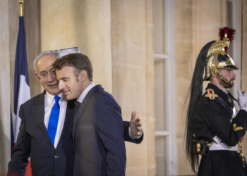 Emmanuel Macron, président de la république, accueille le Premier ministre israelien Benyamin Netanyahou au Palais de l’Elysée à Paris, jeudi 2 février 2023 - 2023©Jean-Claude Coutausse pour Le Monde