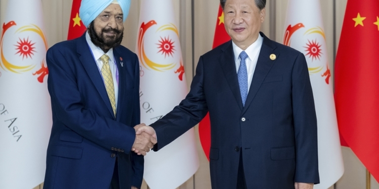 新华社照片，杭州，2023年9月22日
    习近平会见亚洲奥林匹克理事会代理主席辛格
    9月22日下午，国家主席习近平在杭州西湖国宾馆会见来华出席第19届亚洲运动会开幕式的亚洲奥林匹克理事会代理主席辛格。
    新华社记者 翟健岚 摄