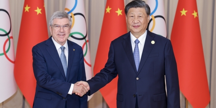 新华社照片，杭州，2023年9月22日
    习近平会见国际奥林匹克委员会主席巴赫 
    9月22日下午，国家主席习近平在杭州西湖国宾馆会见来华出席第19届亚洲运动会开幕式的国际奥林匹克委员会主席巴赫。
    新华社记者 刘彬 摄