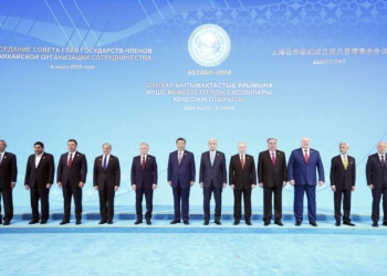 (240704) -- ASTANA, July 4, 2024 (Xinhua) -- Chinese President Xi Jinping poses for a group photo with leaders attending the 24th Meeting of the Council of Heads of State of the Shanghai Cooperation Organization (SCO) at the Independence Palace in Astana, Kazakhstan, July 4, 2024. (Xinhua/Ju Peng)