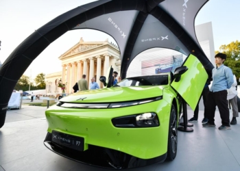 (230906) -- MUNICH, Sept. 6, 2023 (Xinhua) -- People visit the booth of Chinese carmaker Xpeng during the 2023 International Motor Show, officially known as the IAA MOBILITY 2023, in Munich, Germany, Sept. 5, 2023. The IAA MOBILITY 2023, one of the world's largest mobility trade fairs, opened in the southern German city of Munich on Tuesday.
At the six-day event are some 70 Chinese firms, the second largest number after the German participants. Under the motto Experience Connected Mobility of this year's IAA, Chinese carmakers are rolling out more chances and choices for local partners and customers in Europe. (Xinhua/Ren Pengfei)