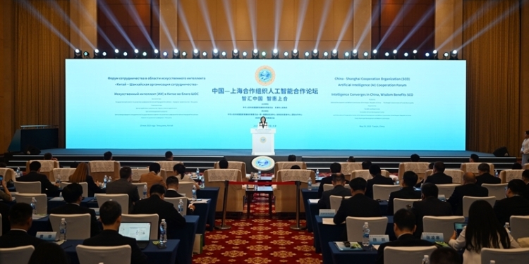 ÐÂ»ªÉçÕÕÆ¬£¬Ìì½ò£¬2025Äê5ÔÂ29ÈÕ
    ÕâÊÇ5ÔÂ29ÈÕÅÄÉãµÄÖÐ¹ú¡ªÉÏº£ºÏ×÷×éÖ¯ÈË¹¤ÖÇÄÜºÏ×÷ÂÛÌ³ÏÖ³¡¡£
    µ±ÈÕ£¬ÒÔ¡°ÖÇ»ãÖÐ¹ú ÖÇ»ÝÉÏºÏ¡±ÎªÖ÷ÌâµÄ2025ÖÐ¹ú¡ªÉÏº£ºÏ×÷×éÖ¯ÈË¹¤ÖÇÄÜºÏ×÷ÂÛÌ³ÔÚÌì½ò¾ÙÐÐ¡£ÉÏºÏ×éÖ¯¹ú¼ÒÈË¹¤ÖÇÄÜ²úÒµ½ç¡¢Ñ§Êõ½ç´ú±íÎ§ÈÆ¡°ÈË¹¤ÖÇÄÜ¼¼ÊõÍ»ÆÆÓëÂ·ÏßÌ½Ë÷¡±¡°Ó¦ÓÃ°¸Àý·ÖÏí¼°Ç°¾°Õ¹Íû¡±¡°°²È«·çÏÕºÍ¼à¹ÜÖÎÀí¡±µÈÒéÌâ¿ªÕ¹ÏµÁÐ½»Á÷»î¶¯¡£
    ÐÂ»ªÉç¼ÇÕß ÕÔ×ÓË¶ Éã