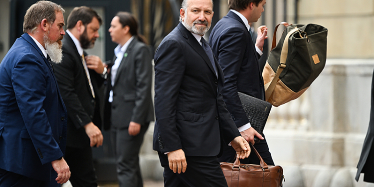 Howard Lutnick, US commerce secretary, arrives for trade talks at Lancaster House in London, UK, on Tuesday, June 10, 2025. Trade talks between the US and China will continue into a second day as the two sides look to ease tensions over shipments of technology and rare earth elements. Photographer: Chris J. Ratcliffe/Bloomberg