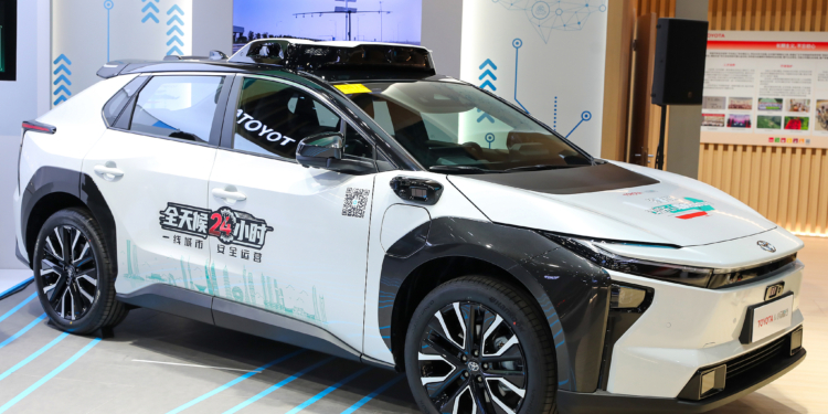 2025年11月3日，第八届进博会将于11月5日至10日在国家会展中心（上海）开幕，展会的各项准备工作基本就绪，场馆布展进入收尾最后阶段。丰田汽车，丰田、小马智行联合推出的无人智驾。