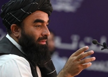 Taliban spokesman Zabihullah Mujahid speaks during a press conference in Kabul on August September 6, 2021. - The Taliban on September 6, 2021 said that any insurgency against their rule would be "hit hard", after earlier saying they had captured the Panjshir Valley -- the last pocket of resistance. (Photo by WAKIL KOHSAR / AFP)