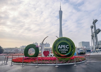 {"data":{"pictureId":"a4191e0a8150430ab0bb00b63ce9f7c3","appversion":"14.0.0","stickerId":"","filterId":"","infoStickerId":"","imageEffectId":"","playId":"","activityName":"","os":"android","product":"retouch","originAppId":"2515","exportType":"","editType":"","alias":"","enterFrom":"enter_launch","capability_key":["edit"],"capability_extra_v2":{"edit":[{"panel":"light_sensitive"},{"panel":"one_key_edit"}]},"effect_type":"tool","effect_id":"edit"},"source_type":"douyin_beauty_me"}