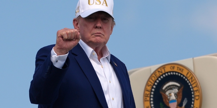 President Donald Trump boards Air Force One at Morristown Airport, Sunday, Aug. 9, 2026, in Morristown, N.J. (AP Photo/Julia Demaree Nikhinson)