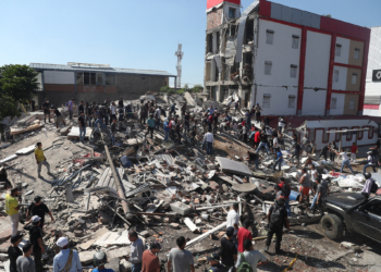 Residents and rescue workers search through the rubble of a collapsed building after an earthquake struck Cali, Colombia, Monday, Aug. 10, 2026. (AP Photo/Santiago Saldarriaga)
